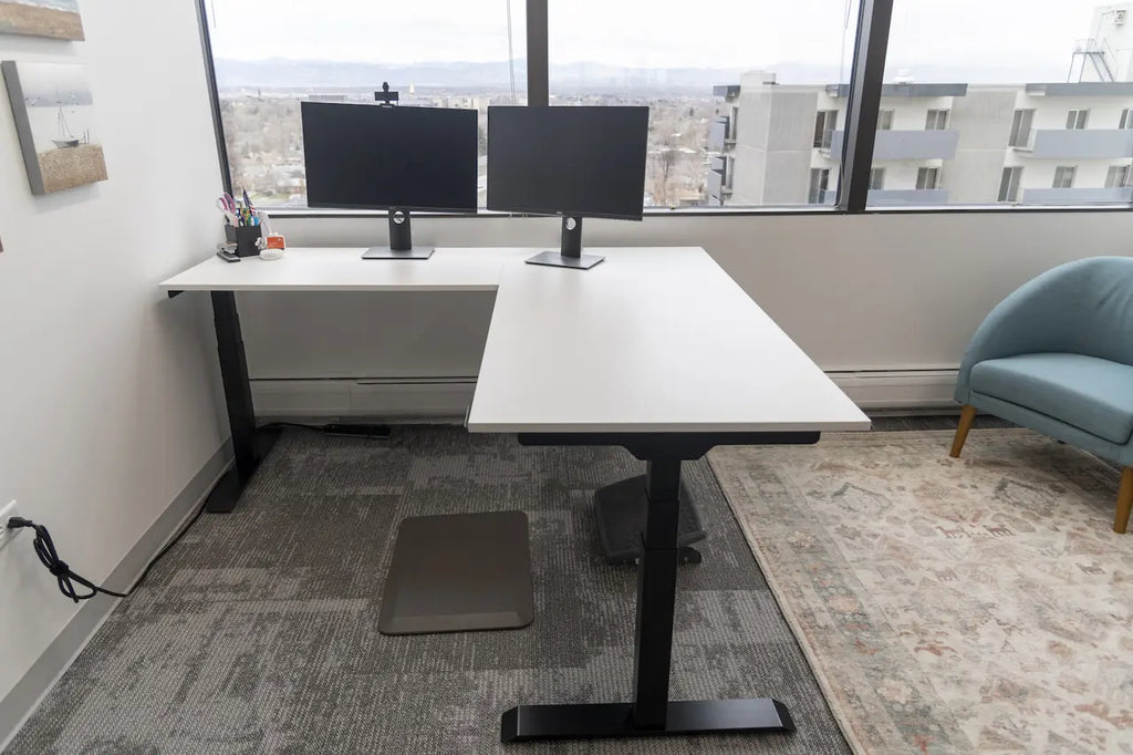 Is it better to have an L-shaped standing desk?