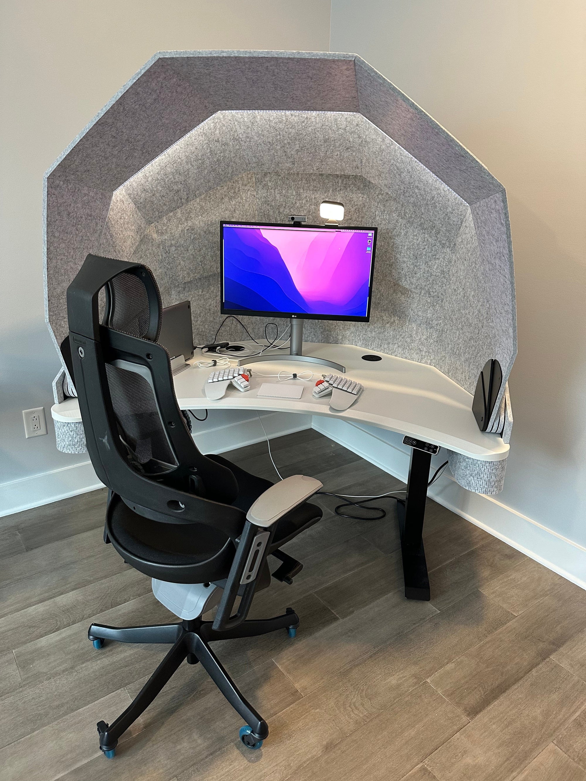 MojoDome - Standing Desk + Adjustable Acoustic Panels - MojoDesk